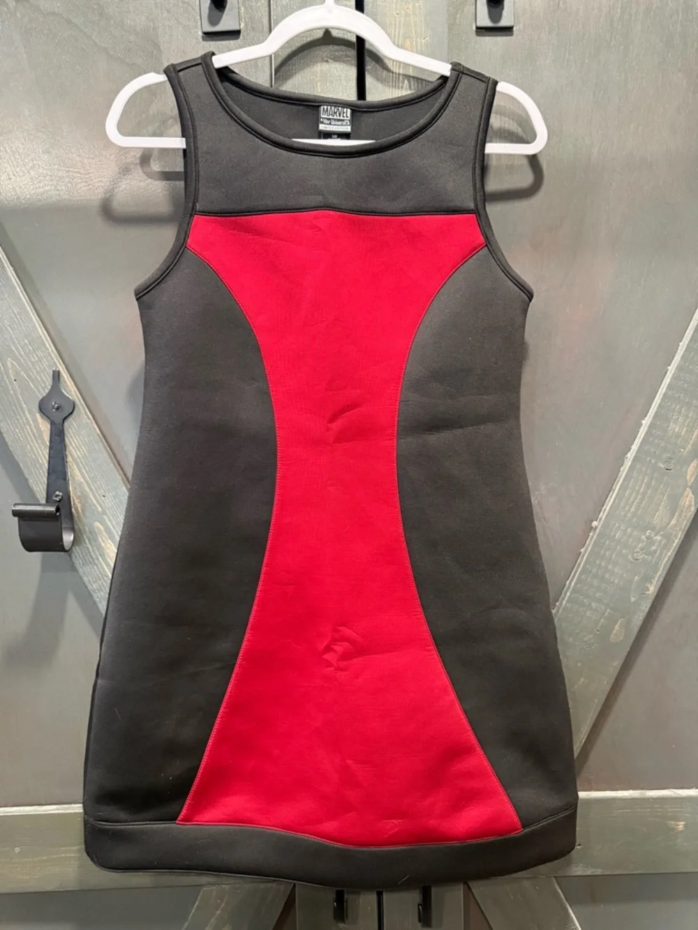 Hot Topic Marvel by Her Universe Black Widow Sleeveless Shift Dress - Picture 2 of 7